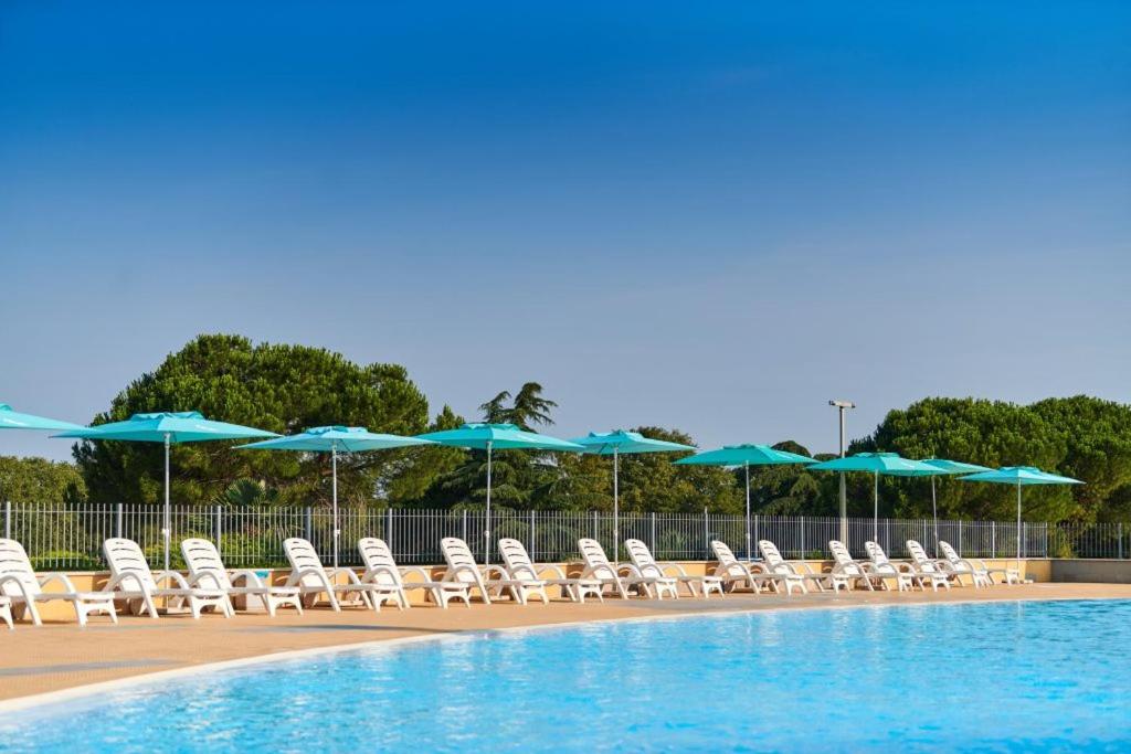 Bazén v ubytování Easyatent Safari tent Park Umag nebo v jeho okolí