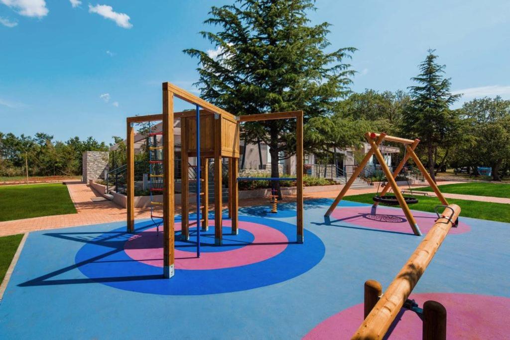 Herní místnost nebo prostor pro děti v ubytování Easyatent Safari tent Park Umag