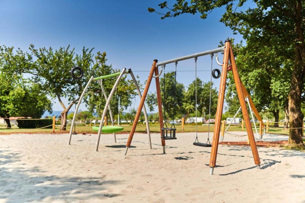 Herní místnost nebo prostor pro děti v ubytování Easyatent Safari tent Park Umag