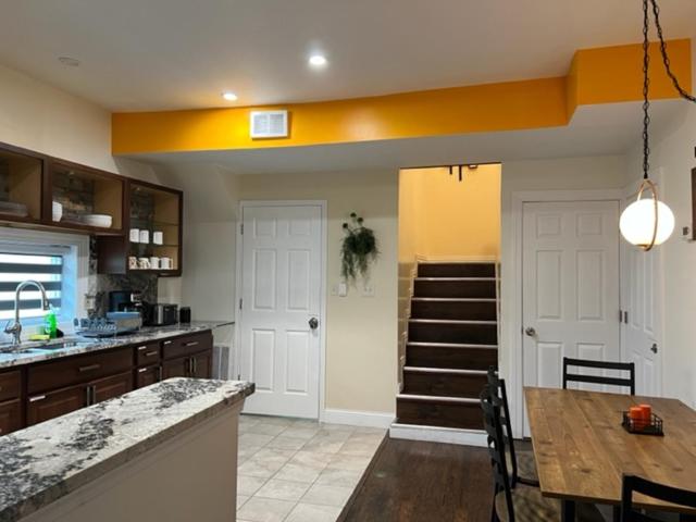 Uber Close to Ohio City, Cleveland (Upper) - Twee Slaapkamers Appartement