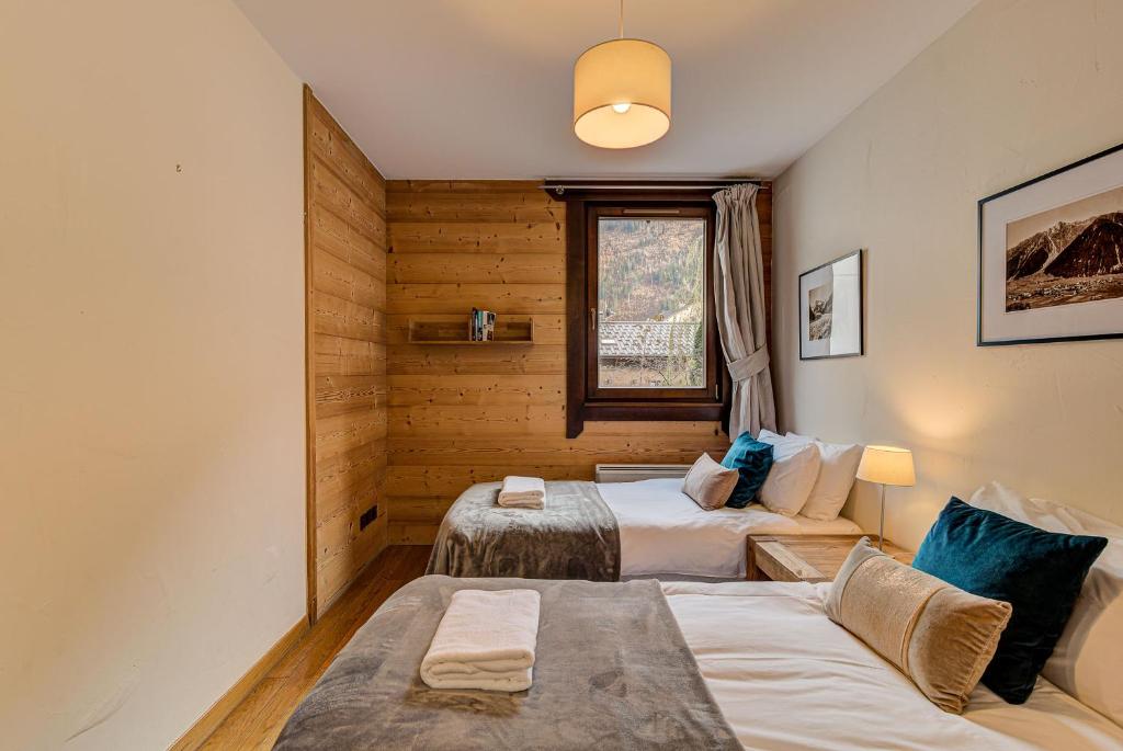 Posteľ alebo postele v izbe v ubytovaní Apartment le Paradis 1 - Alpes Travel - Central Chamonix (sleeps 4)