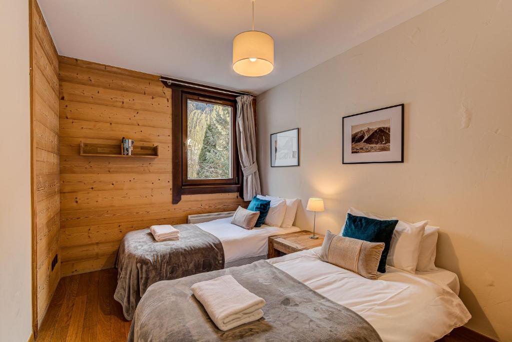 Posteľ alebo postele v izbe v ubytovaní Apartment le Paradis 1 - Alpes Travel - Central Chamonix (sleeps 4)