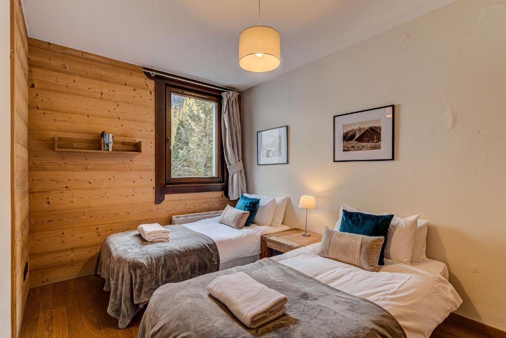 Posteľ alebo postele v izbe v ubytovaní Apartment le Paradis 1 - Alpes Travel - Central Chamonix (sleeps 4)