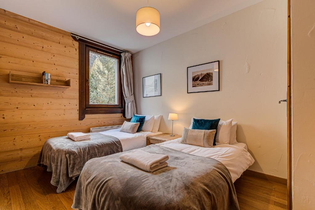 Posteľ alebo postele v izbe v ubytovaní Apartment le Paradis 1 - Alpes Travel - Central Chamonix (sleeps 4)