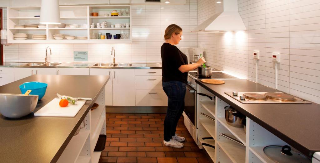 Kuchyň nebo kuchyňský kout v ubytování Kvibergs Vandrarhem - Hostel