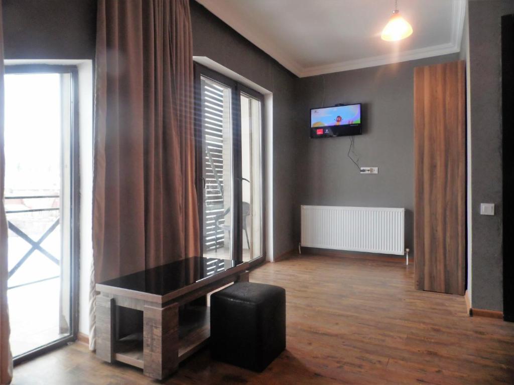 TV a/nebo společenská místnost v ubytování Bakuriani Rooms