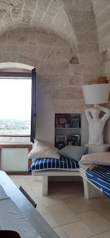 A seating area at Che Vista!! Ostuni ,sulle bianche mura con vista mozzafiato