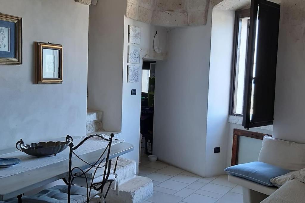 A seating area at Che Vista!! Ostuni ,sulle bianche mura con vista mozzafiato