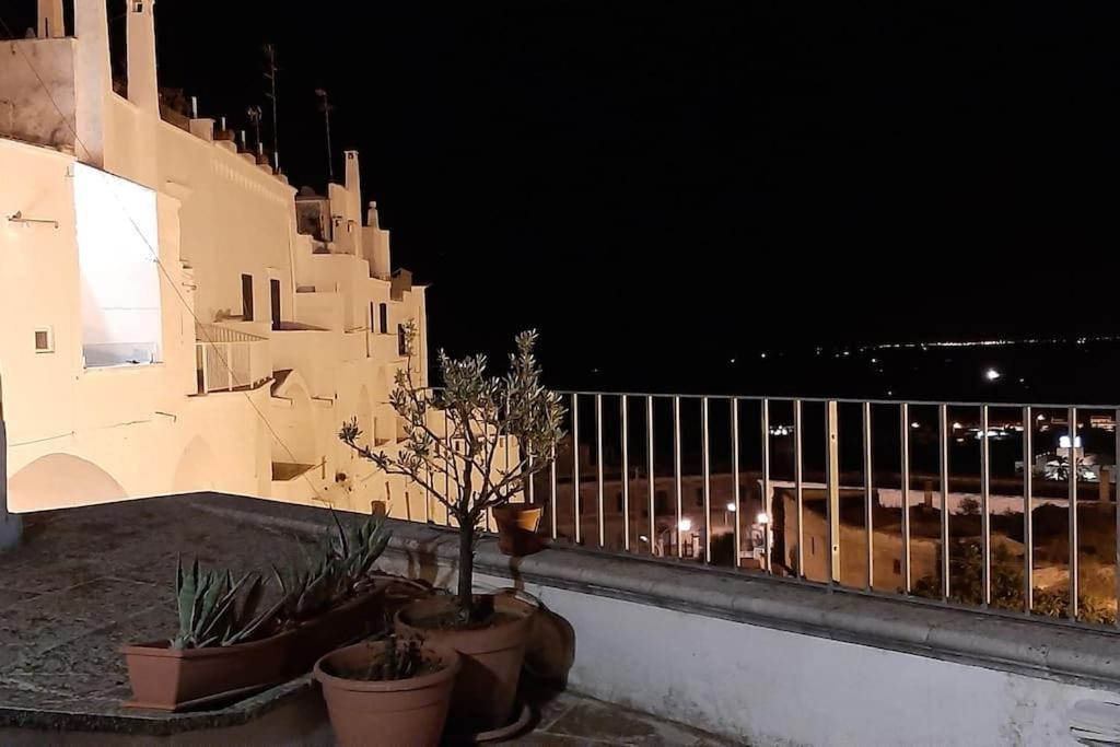 A balcony or terrace at Che Vista!! Ostuni ,sulle bianche mura con vista mozzafiato
