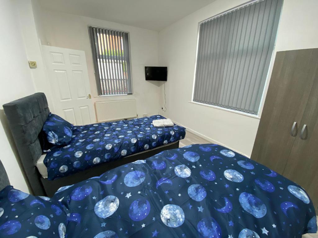 Double Bedroom In Manchester 13 Woodfold Ave, M19 3AP, RM1 2 Sing Bed