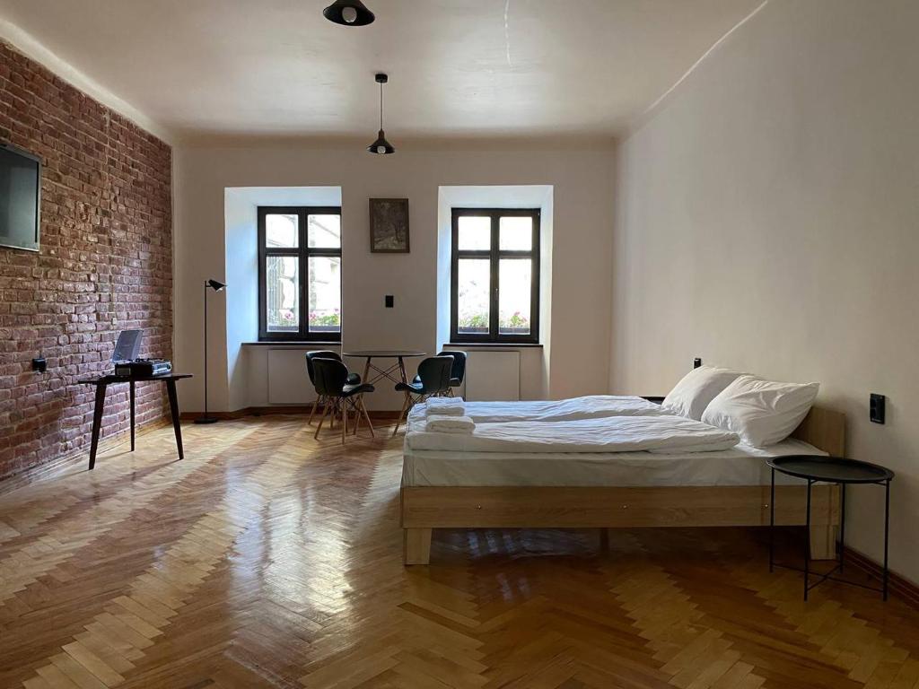 Ένα ή περισσότερα κρεβάτια σε δωμάτιο στο Багатомісні Апартаменти на Арсенальній