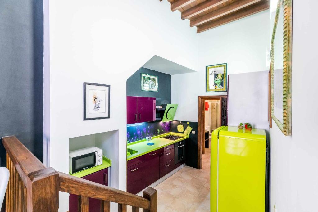 Kuchyňa alebo kuchynka v ubytovaní Cómodo y moderno apartamento centro Granada