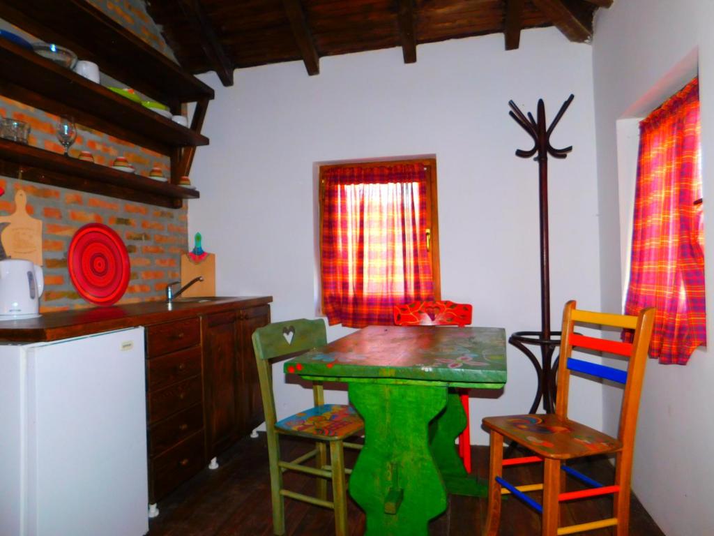 Bas u inat babarogama - Casa De Una Habitación