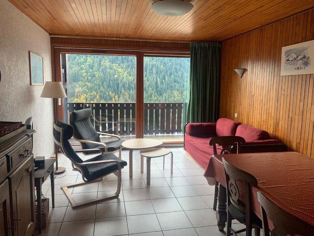 a living room with a couch and a balcony at Appartement Châtel, 2 pièces, 5 personnes - FR-1-200-164 in Châtel