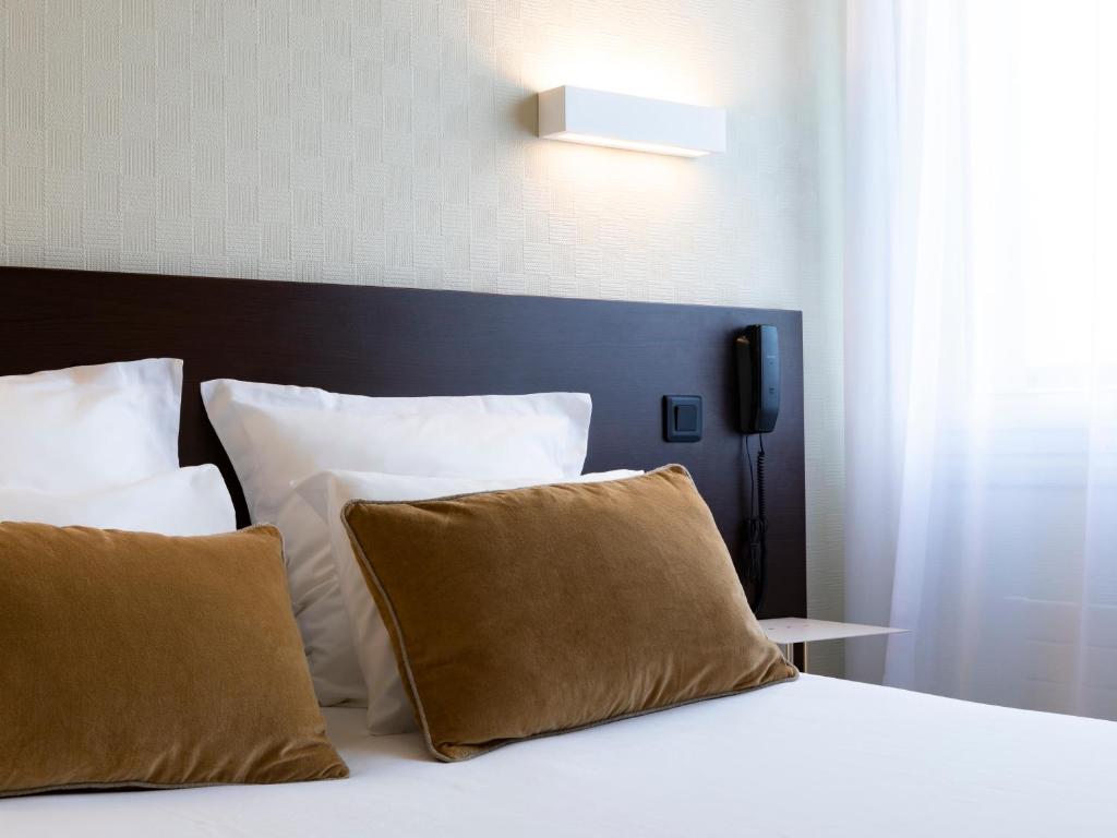 Postel nebo postele na pokoji v ubytování MOKA Hôtel