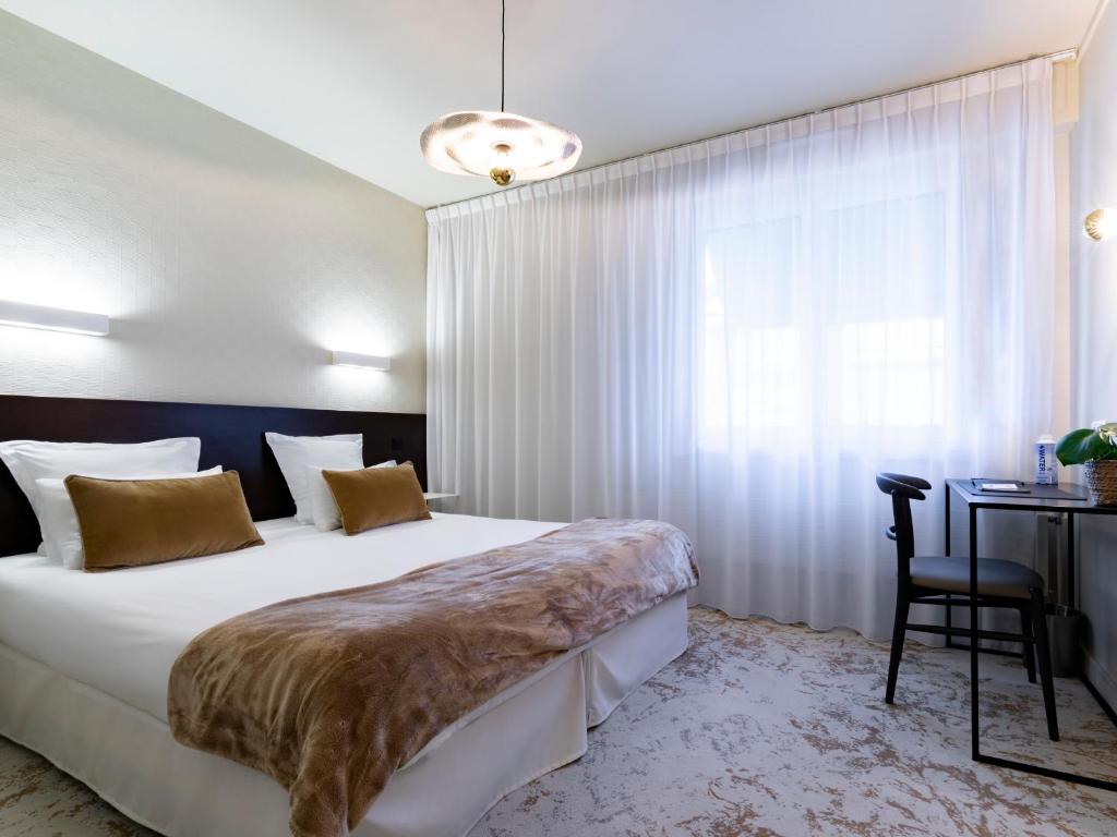 Postel nebo postele na pokoji v ubytování MOKA Hôtel