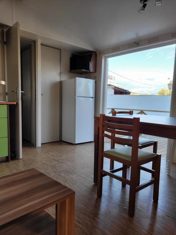 Una cocina o zona de cocina en Camping Costa Blanca