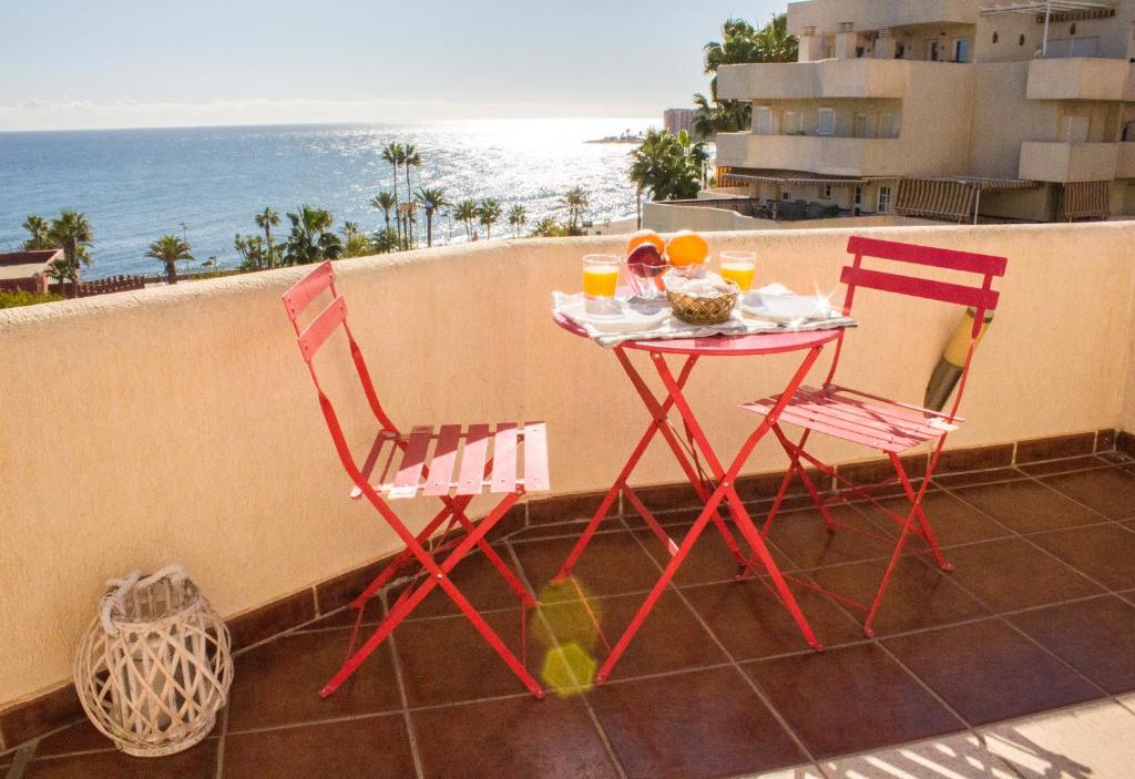 Balkon lub taras w obiekcie Benal Beach deluxe apartment with panoramic sea views