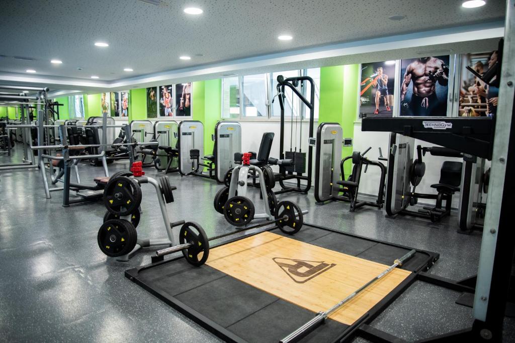 Spordikeskus ja/või sportimisvõimalused majutusasutuses Hotel Borovi Forest Resort & Spa