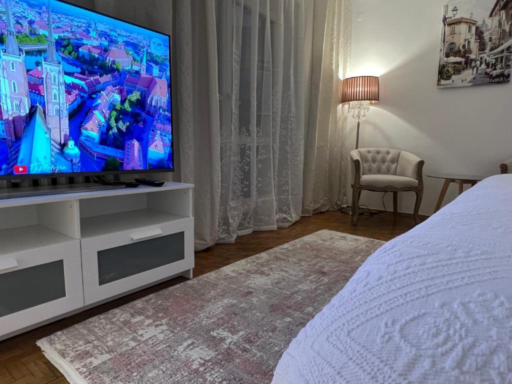 Louis & Elza Old Town Romantic apartments - 6