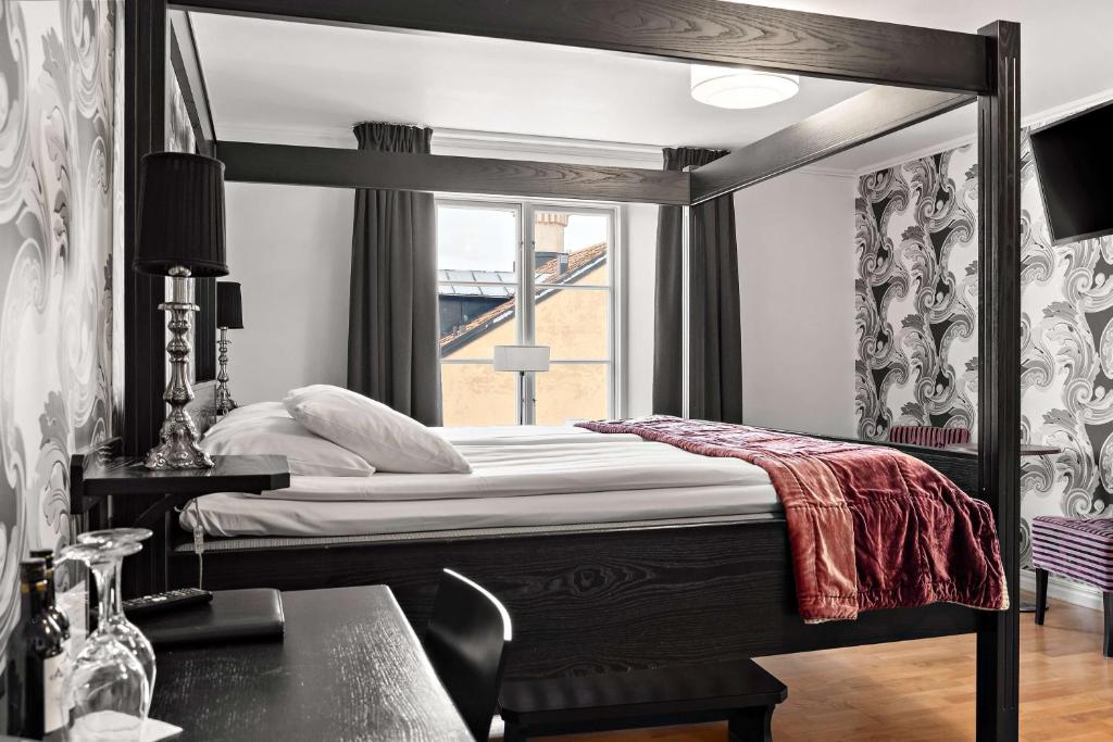Postel nebo postele na pokoji v ubytování Donners Hotell