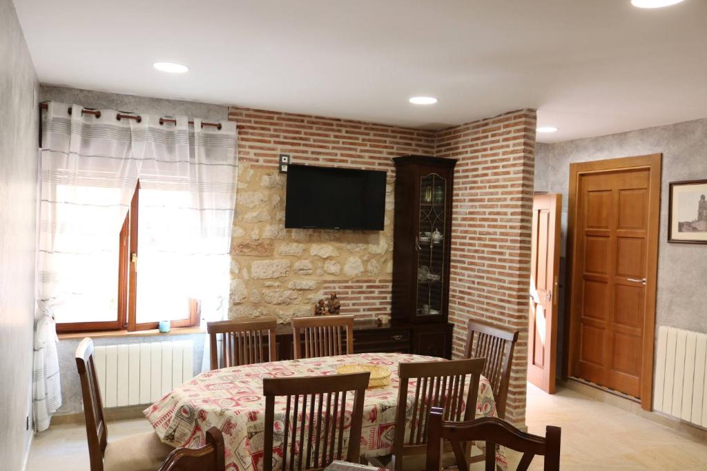 TV a/nebo společenská místnost v ubytování los arcos y ancasela