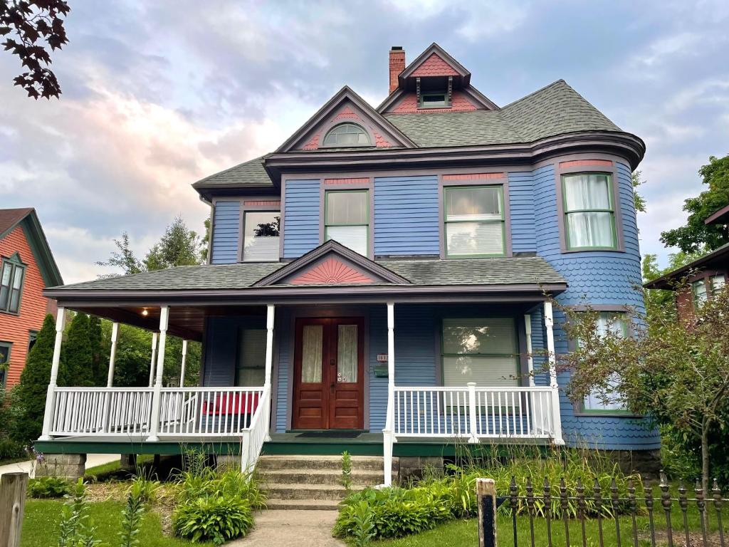 a blue house with a red door at Art and Lodging in South Bend