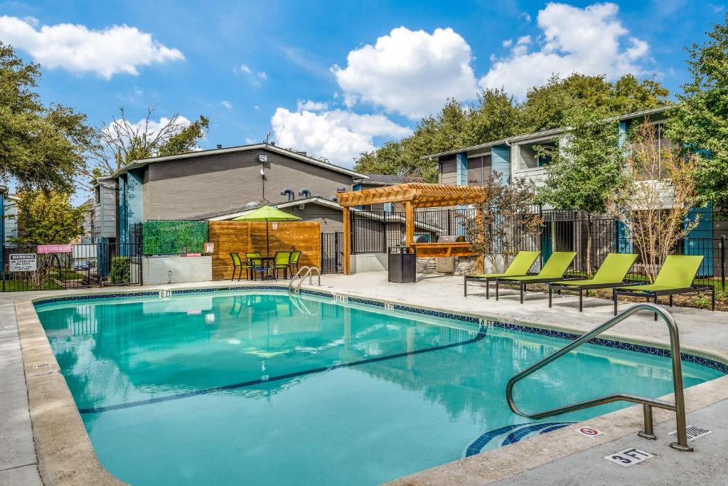 Luxe 2BR CozySuites Mueller by DT UT Domain #230 - Housity