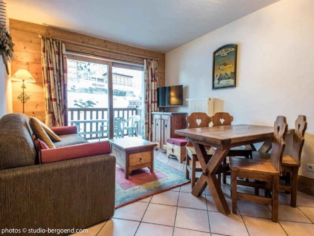 Appartement Les Arcs 1800, 2 pièces, 4 personnes - FR-1-352-11にあるシーティングエリア