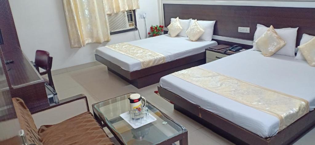 Cama o camas de una habitación en Hotel Su Shree Continental 5 Minutes Walk From New Delhi Railway Station