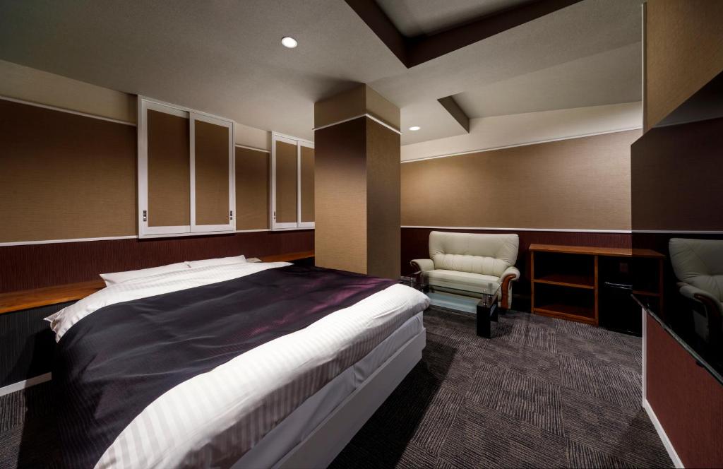 Postel nebo postele na pokoji v ubytování HOTEL HanaBi 長良の湯 -大人専用-