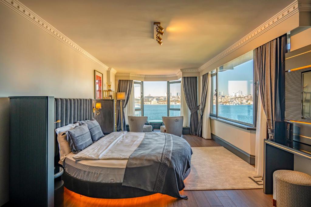 Postel nebo postele na pokoji v ubytování A11 HOTEL BOSPHORUS