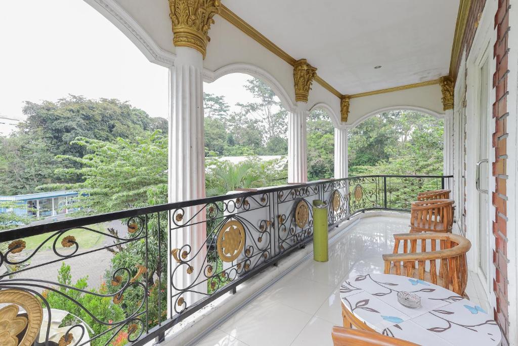 Balkón nebo terasa v ubytování RedDoorz at Villa Puncak Tidar