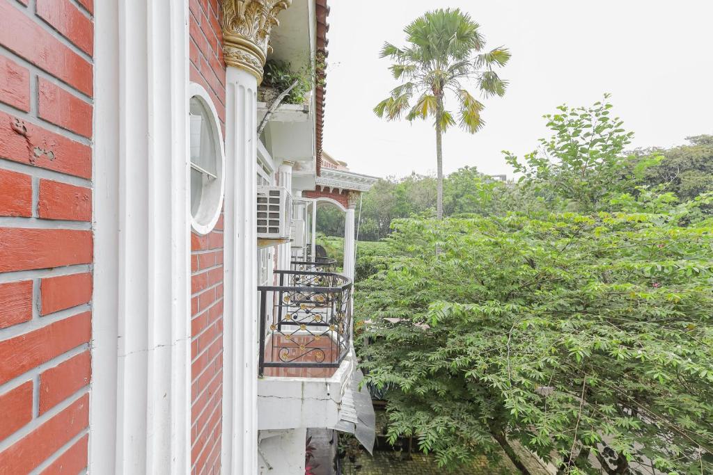 Balkón nebo terasa v ubytování RedDoorz at Villa Puncak Tidar