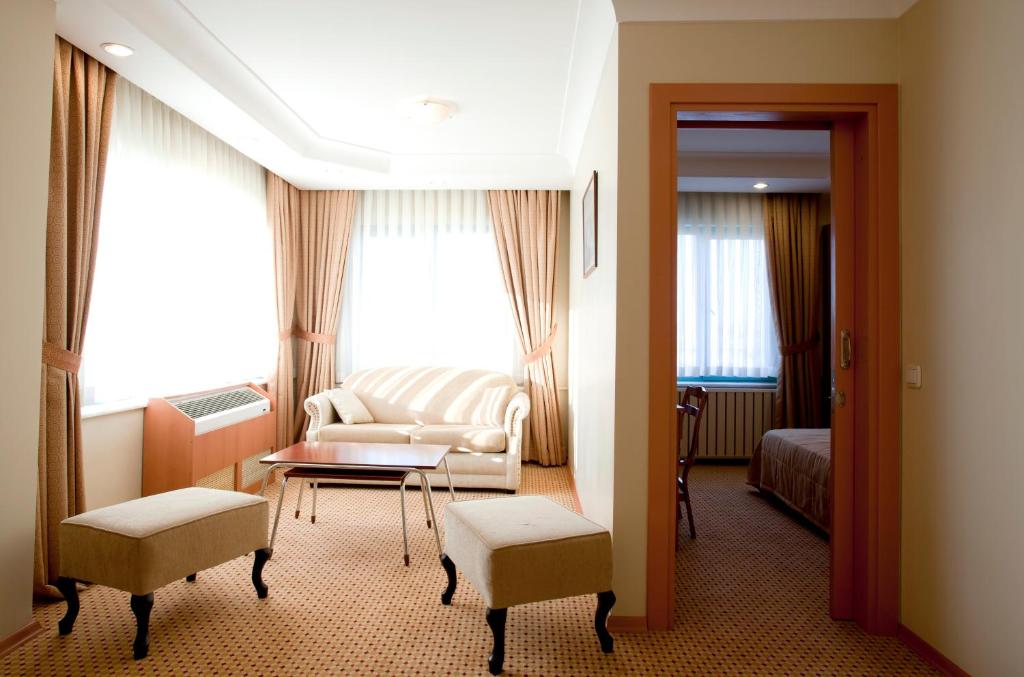 Posezení v ubytování SEFA HOTEL 1 ÇORLU