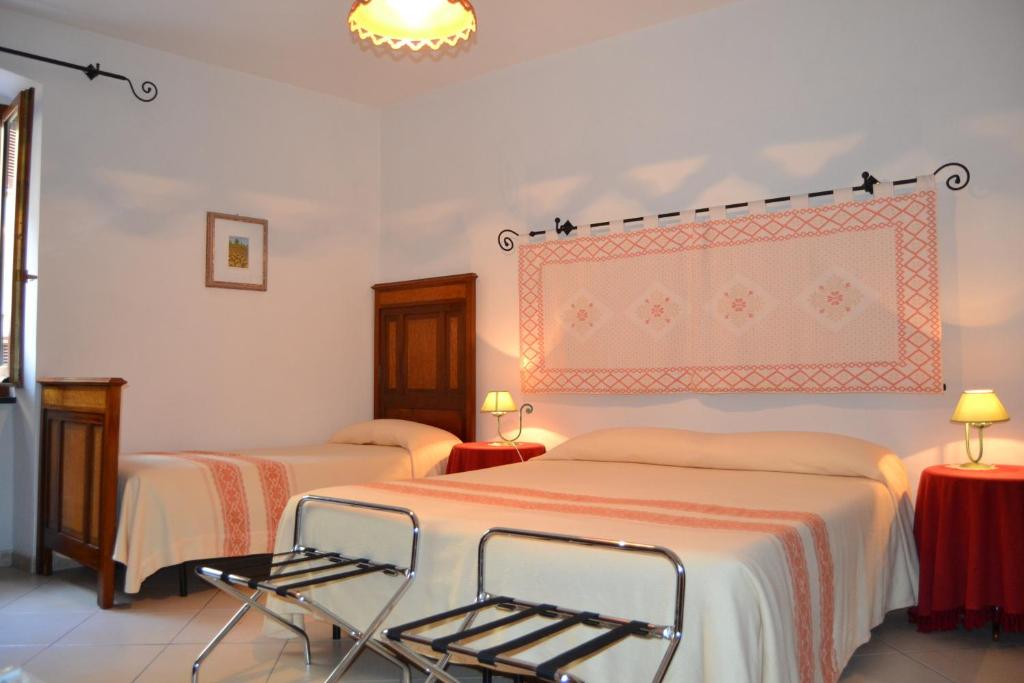 Llit o llits en una habitació de Su Cantaru Guesthouse