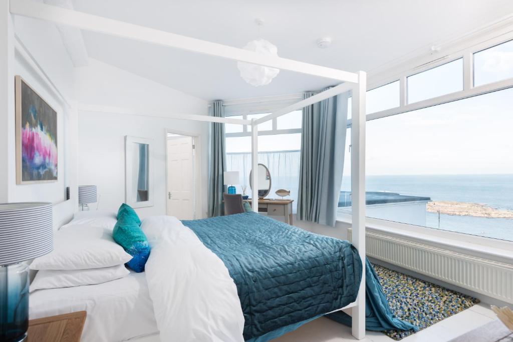 Billede fra billedgalleriet på Cove View-Sea view apartment in corner of Cornish paradise i Sennen