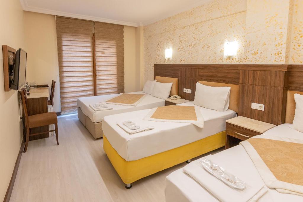 Postel nebo postele na pokoji v ubytování The Center Hotel