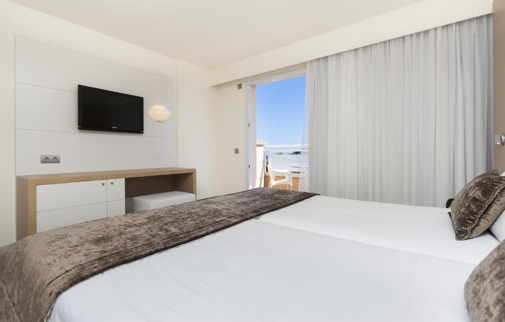 Insotel Cala Mandia Resort - 