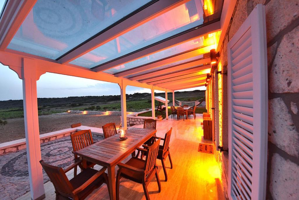 Dreamy Villa near Beach with Backyard in Bozcaada
