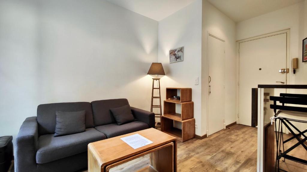 a living room with a couch and a table at Appartement maison Jeanne by Booking Guys in Nice