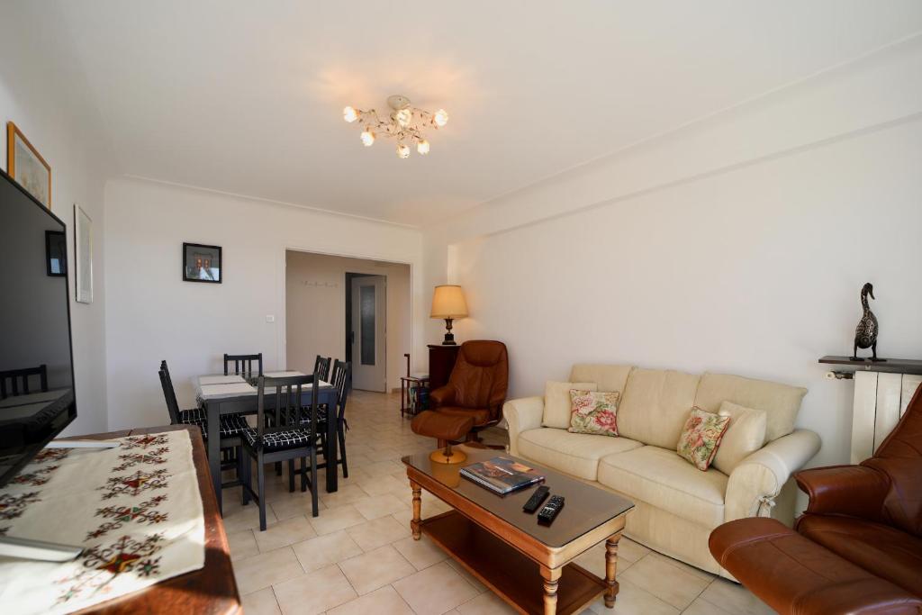 Les Cormorans by Booking Guys