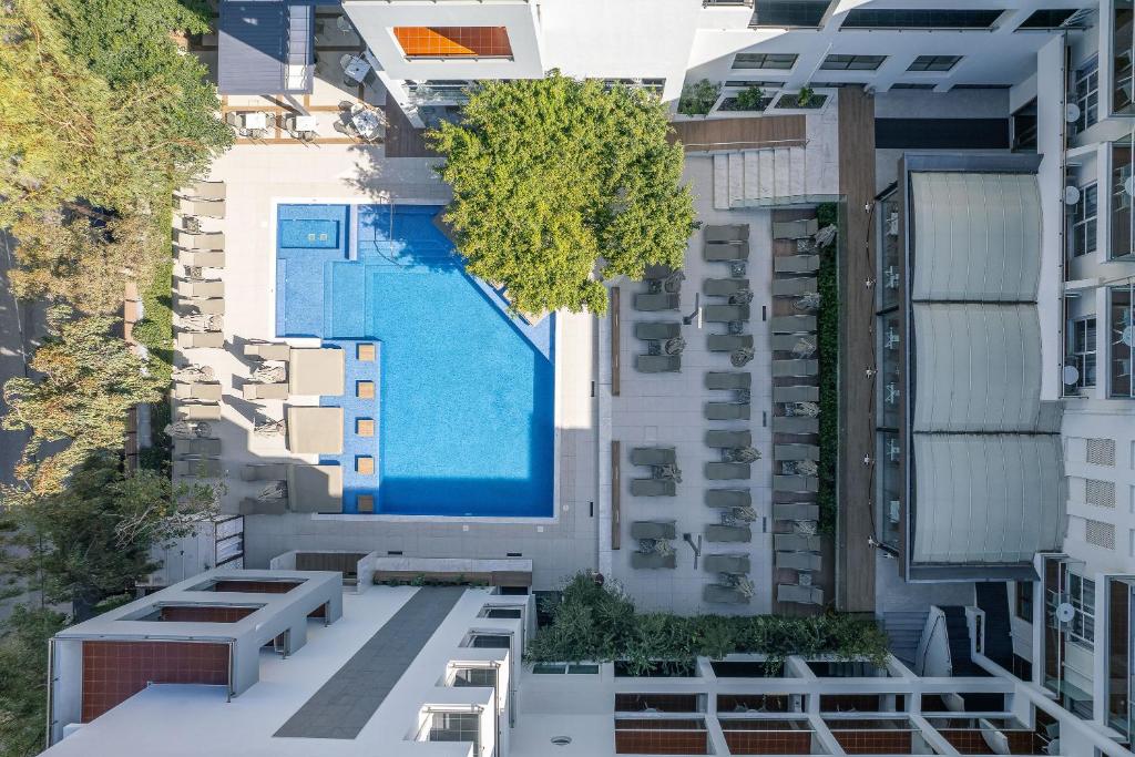 Bazén v ubytování Atrium Ambiance Hotel nebo v jeho okolí