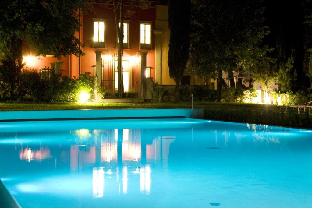 Bazén v ubytovaní Relais Villa Il Palagio alebo v jeho blízkosti