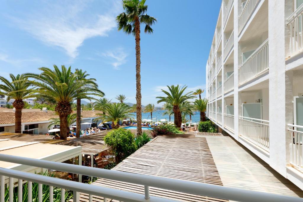 Bazén v ubytování Palladium Hotel Palmyra - Adults Only nebo v jeho okolí