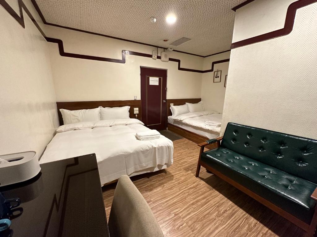 Postel nebo postele na pokoji v ubytování Ming Ren Hotspring Hotel
