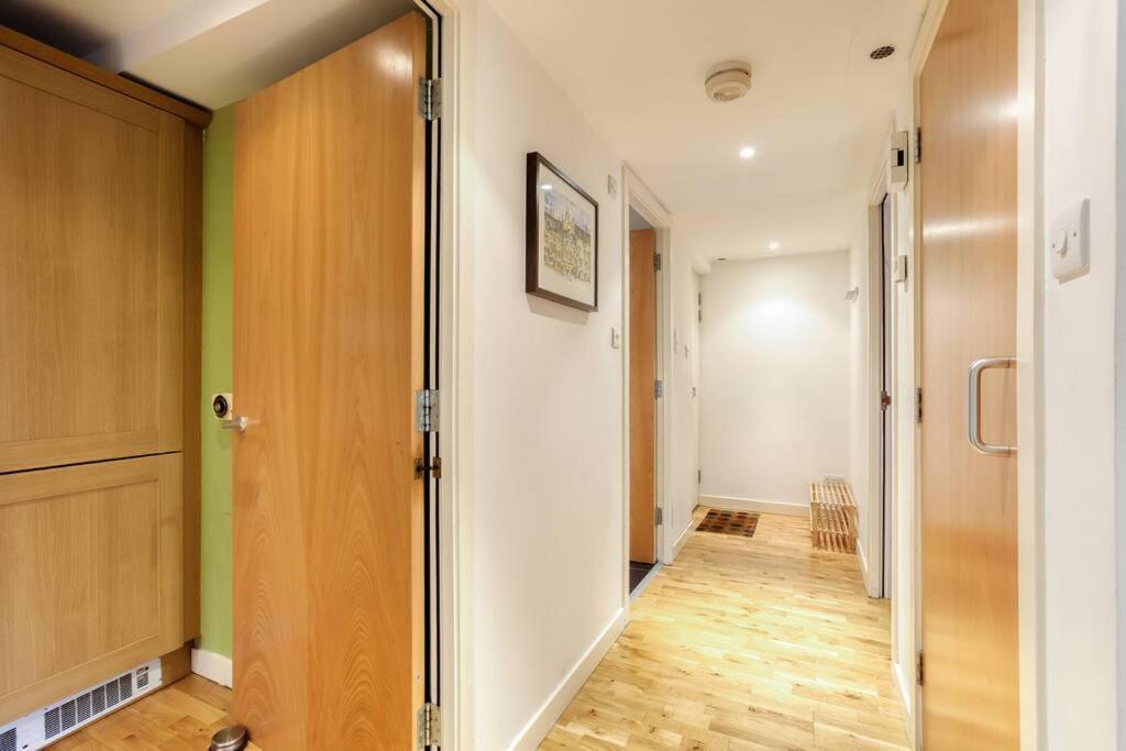 a hallway with a door to a room with green walls at *Amazing Location!*In heart of the City. 2BR & Cot in Edinburgh