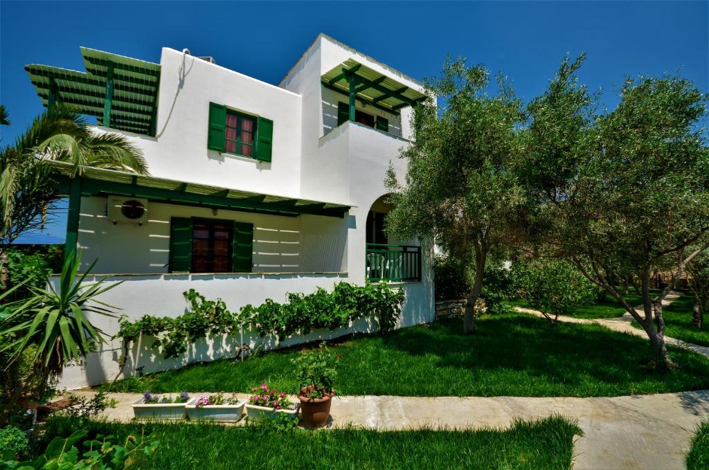 Zahrada ubytování Studios Vrettos Beachfront Hotel