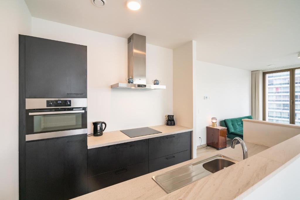 Una cocina o cocineta en Opera Square Apartments in the Center of Antwerp