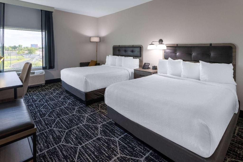 La Quinta Inn & Suites by Wyndham Maricopa Copper Sky photo